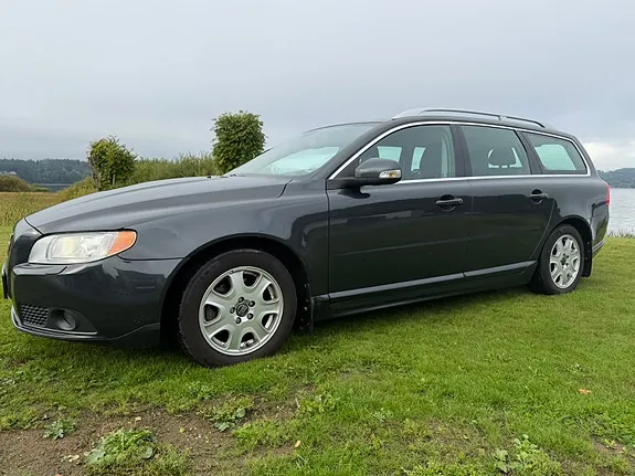 Volvo V70 2011 photo 2