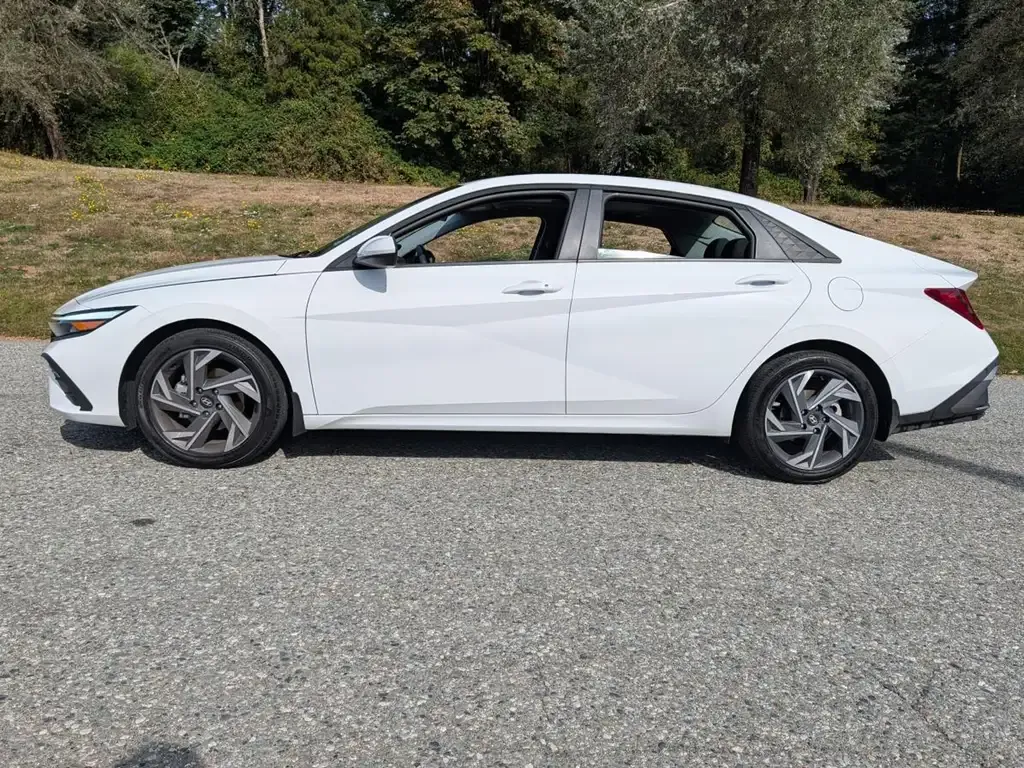Hyundai Elantra 2026 photo 2