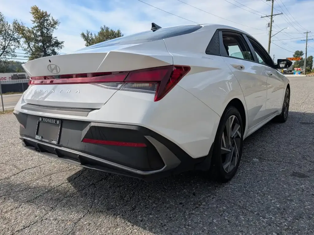 Hyundai Elantra 2026 photo 5