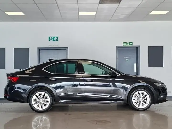 Skoda Octavia 2023 photo 3