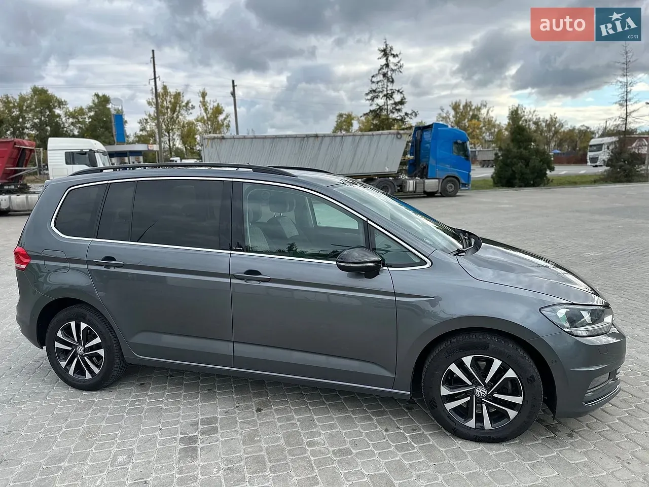 Volkswagen Touran 2019 photo 2