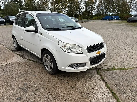Chevrolet Aveo 2010 photo 2
