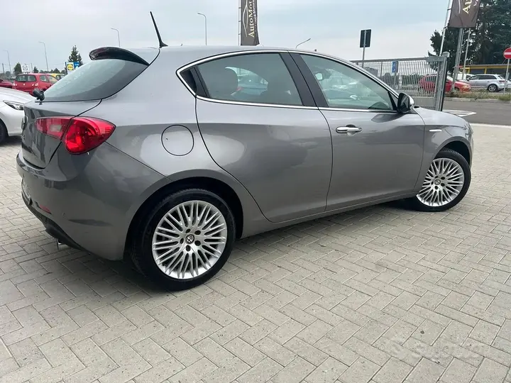 Alfa Romeo Giulietta 2014 photo 4