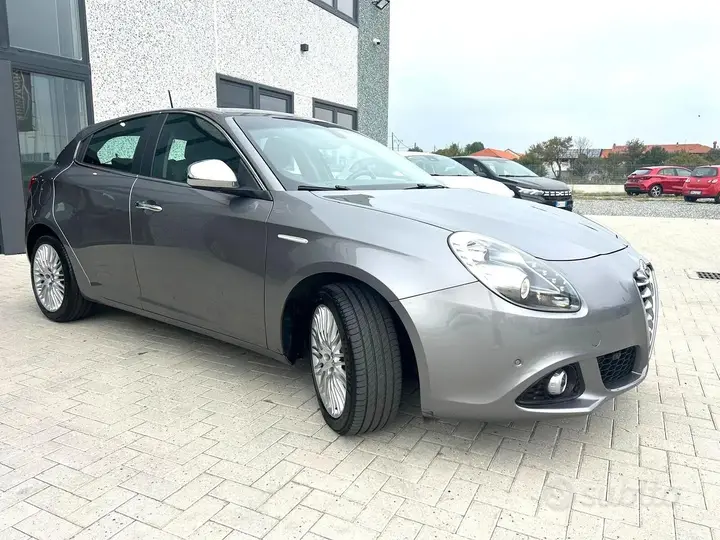 Alfa Romeo Giulietta 2014 photo 3