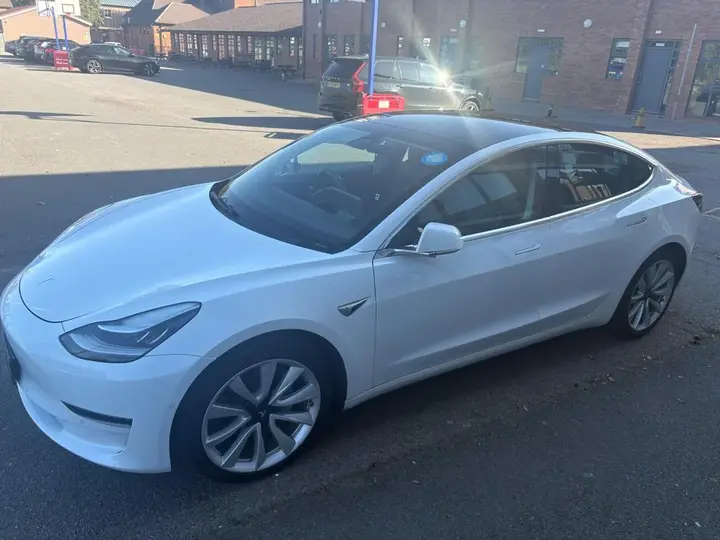 Tesla Model 3 2020 photo 2