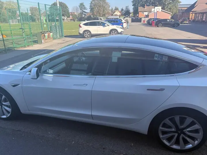 Tesla Model 3 2020 photo 3