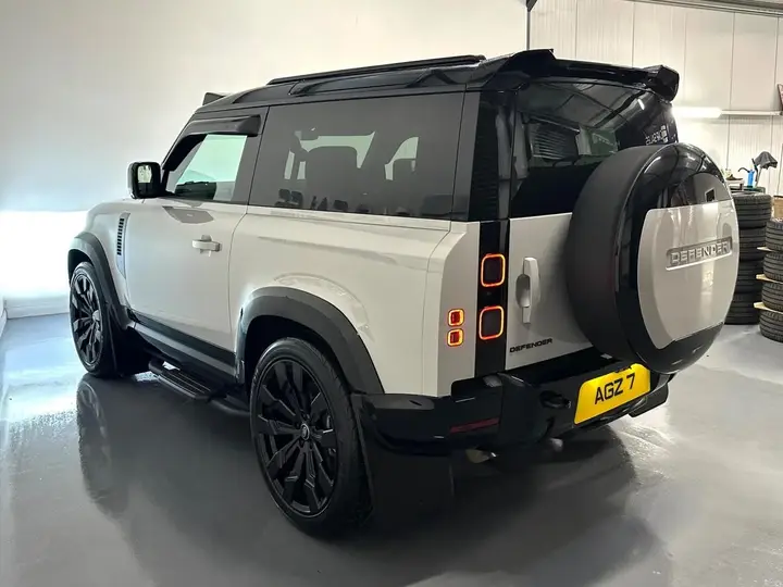 Land Rover Defender 2026 photo 5
