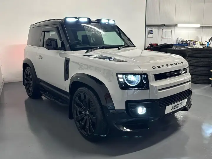 Land Rover Defender 2026 photo 4