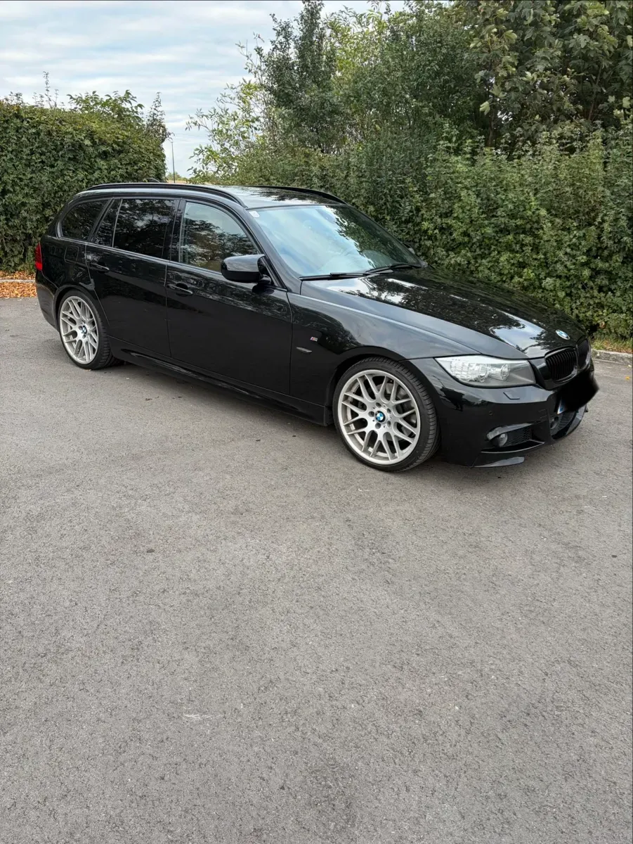 BMW 3 Series 2011 photo 3
