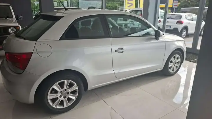 Audi A1 2011 photo 2