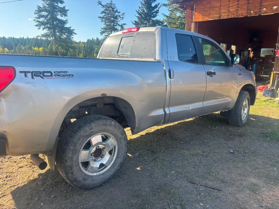 Toyota Tundra 2013 photo 2