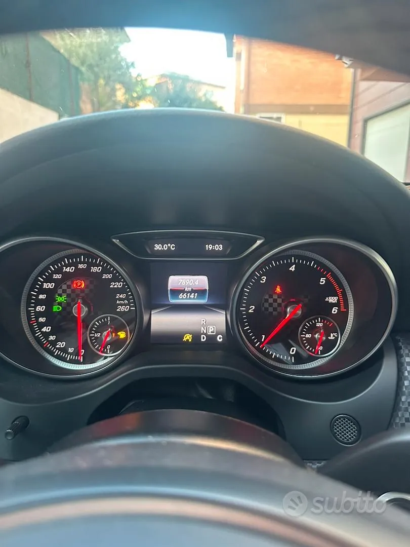 Mercedes-Benz A 2016 photo 5