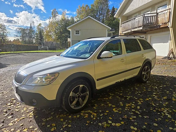 Skoda Octavia Scout 2012 photo 2