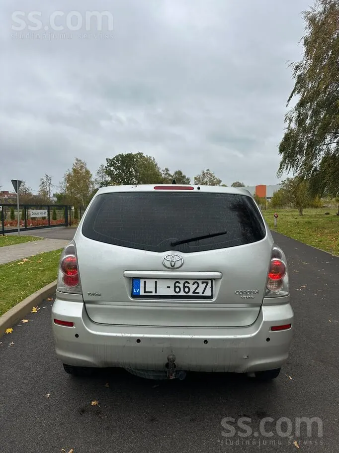 Toyota Corolla Verso 2004 photo 5