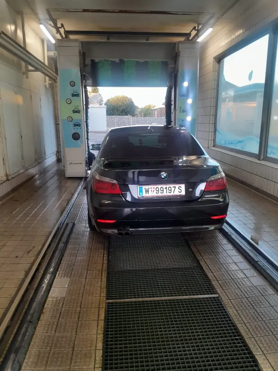 BMW 5 Series 2004 photo 2