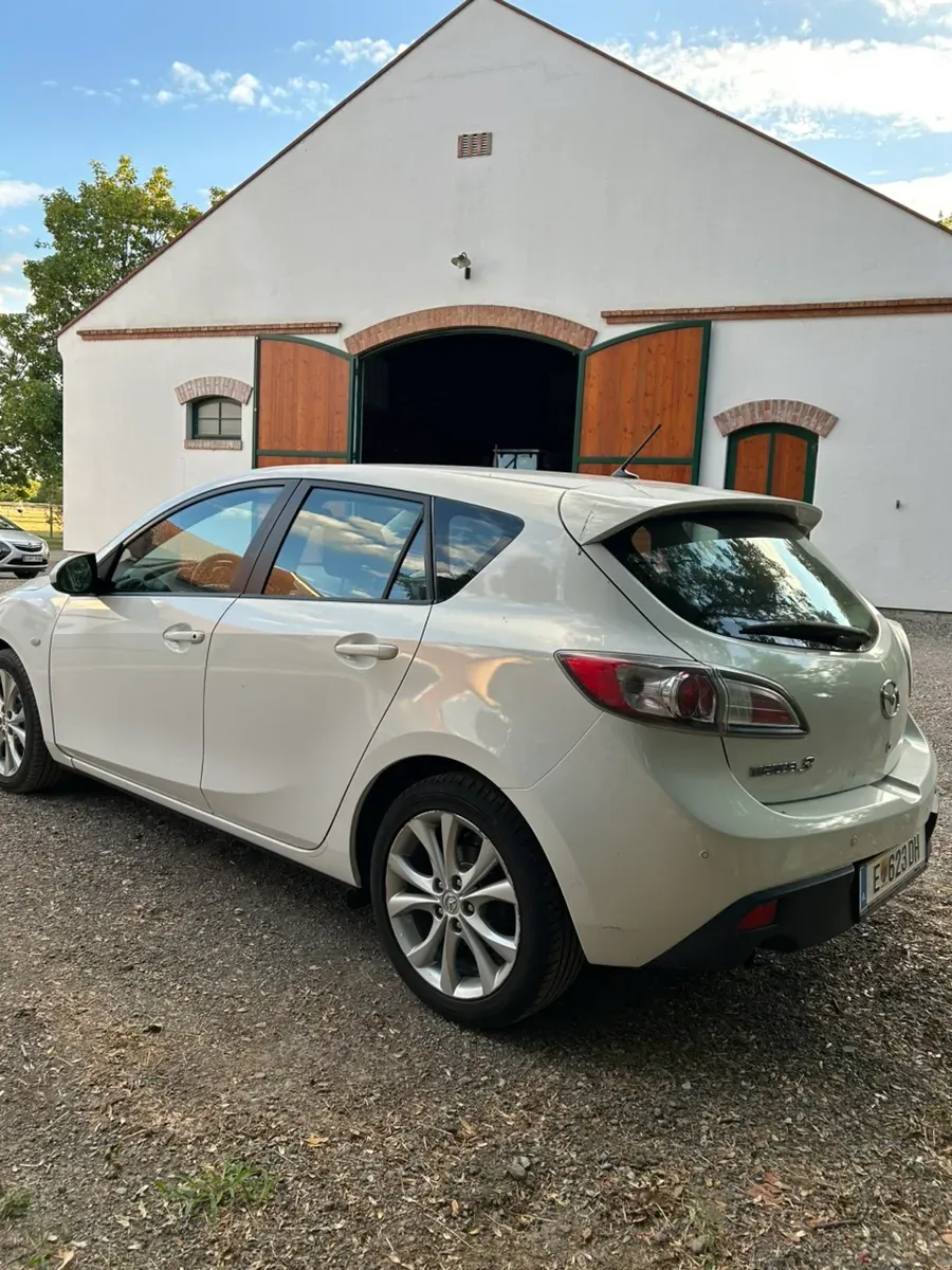Mazda Mazda3 2010 photo 3