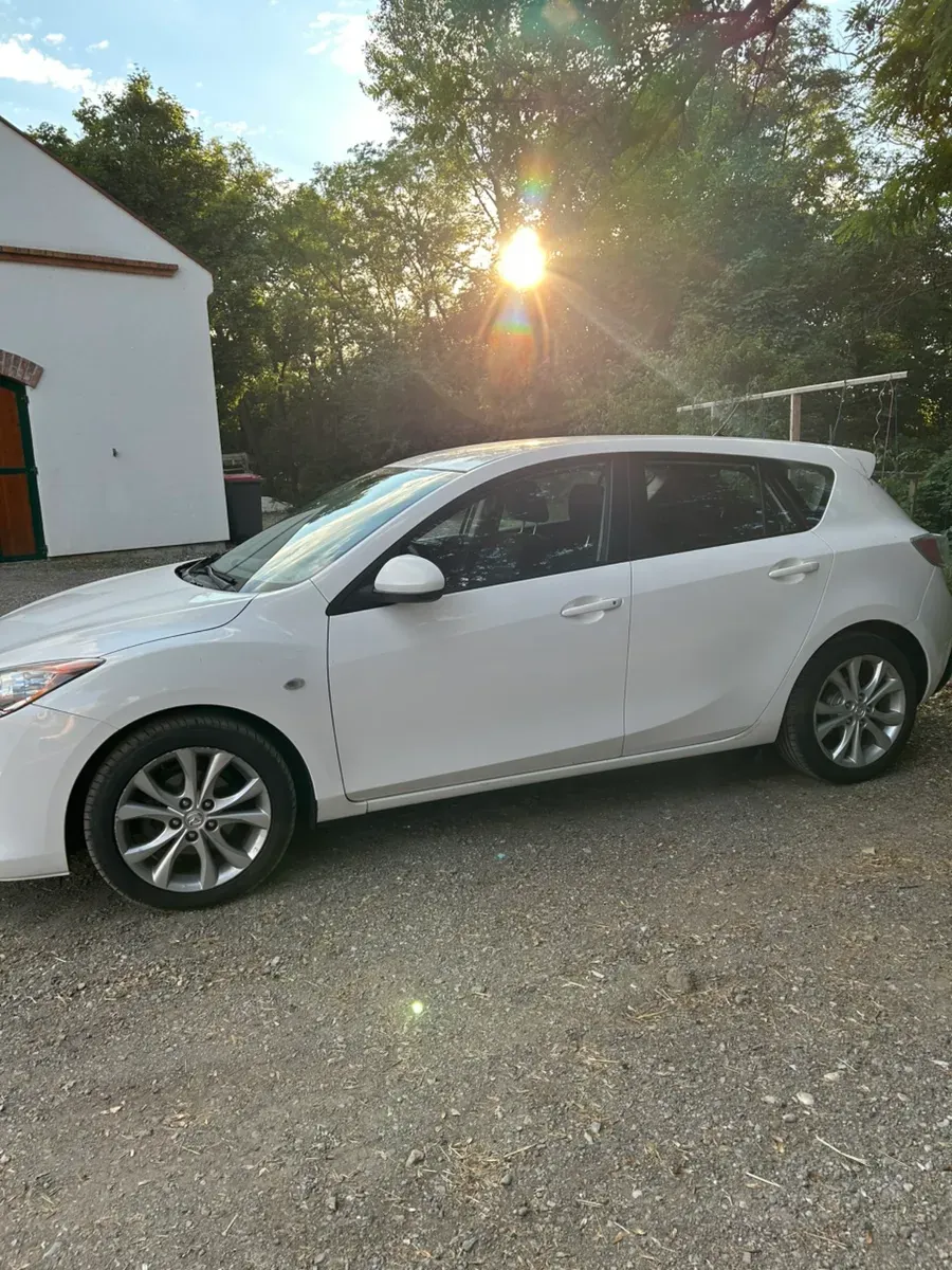 Mazda Mazda3 2010 photo 2