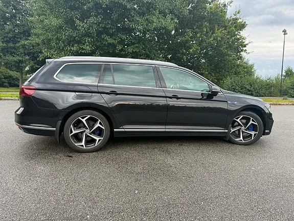 Volkswagen Passat 2021 photo 2