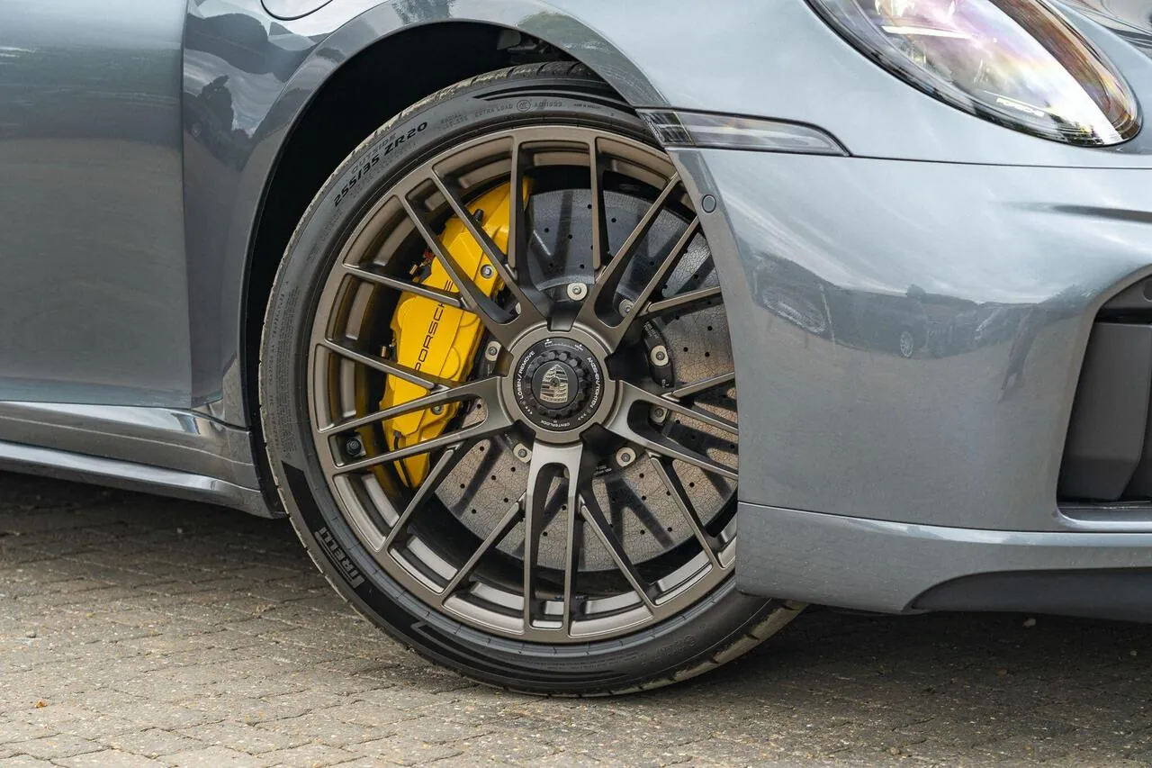 Porsche 911 Turbo S 2026 photo 2