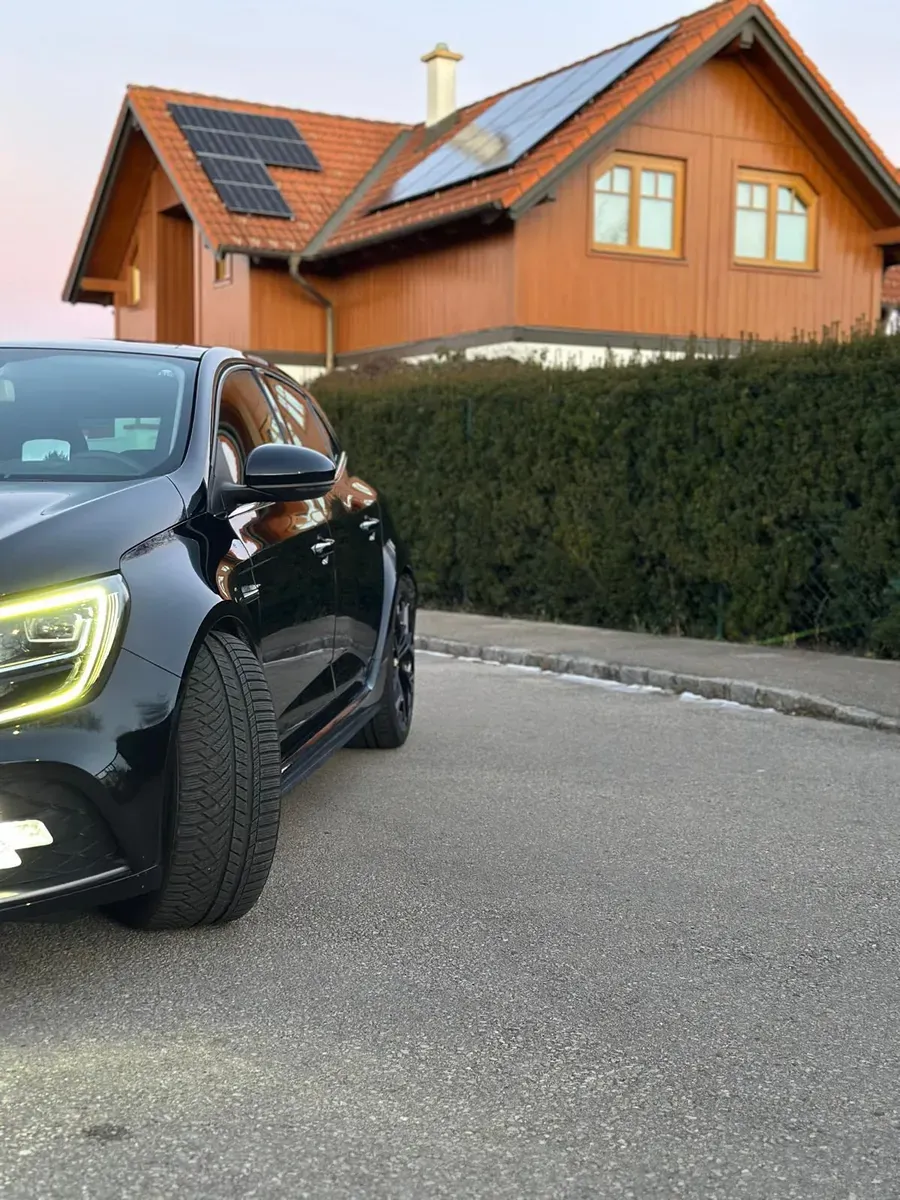 Renault Megane 2019 photo 2