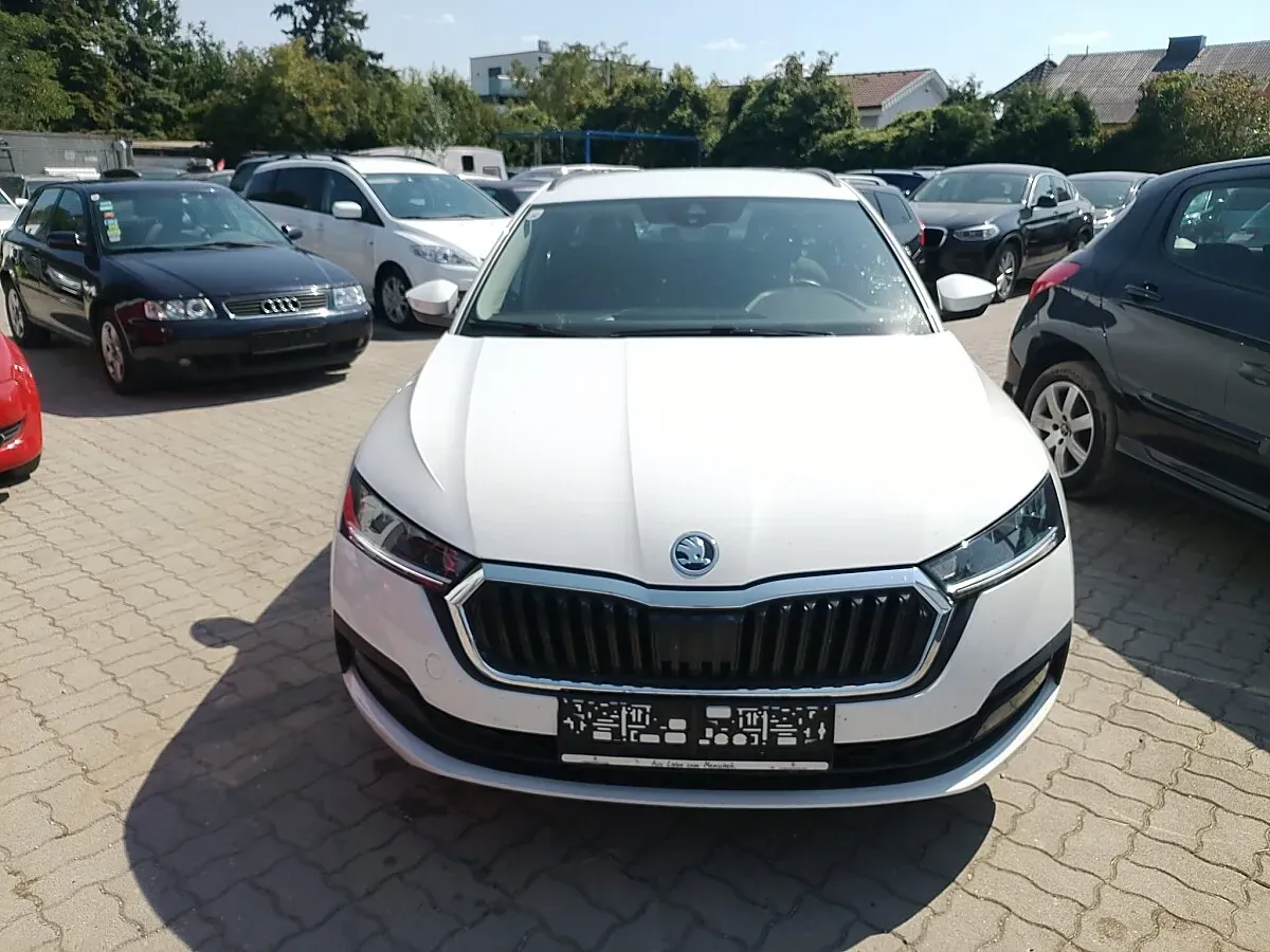 Skoda Octavia 2021 photo 2
