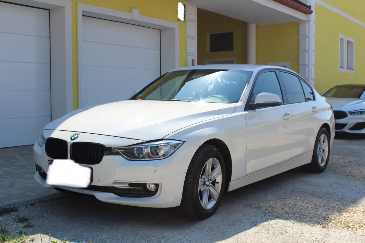 BMW 3 Series 2012 photo 3