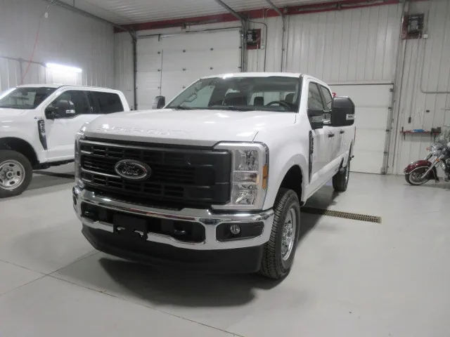 Ford F350 2025 photo 2