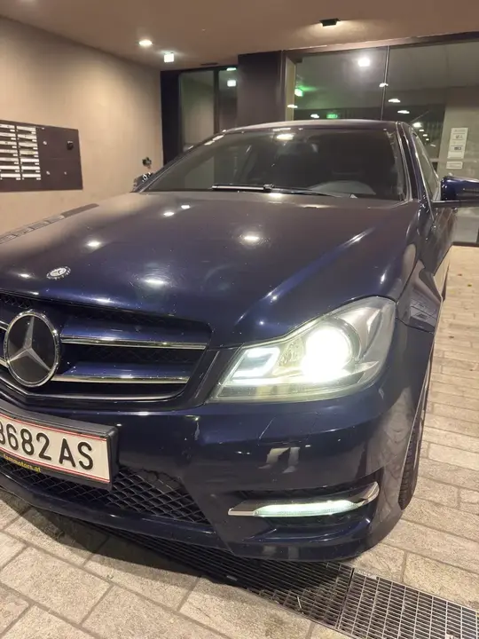 Mercedes-Benz C-Class 2011 photo 2
