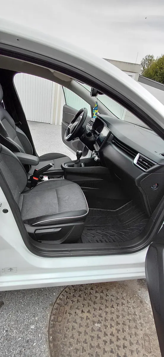Renault Clio 2019 photo 2
