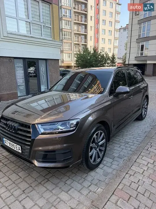Audi Q7 2017 photo 2