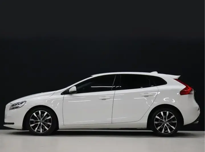 Volvo V40 2018 photo 2