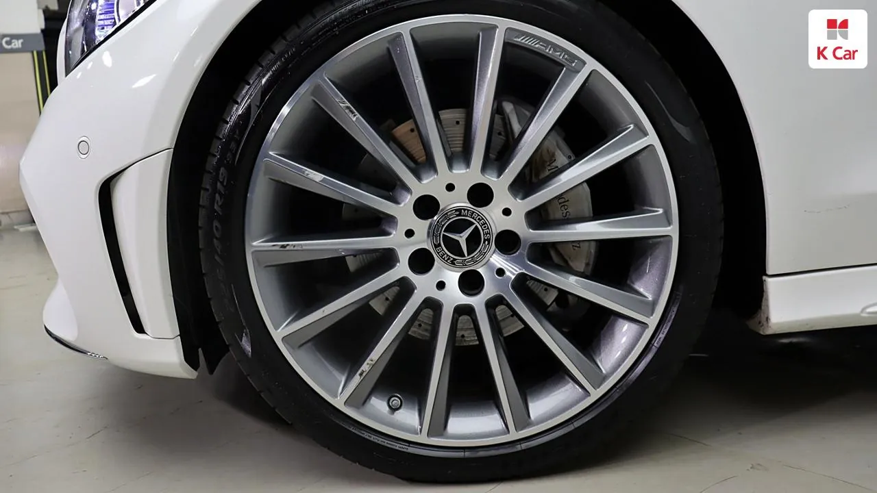 Mercedes-Benz C-Class 2023 photo 5