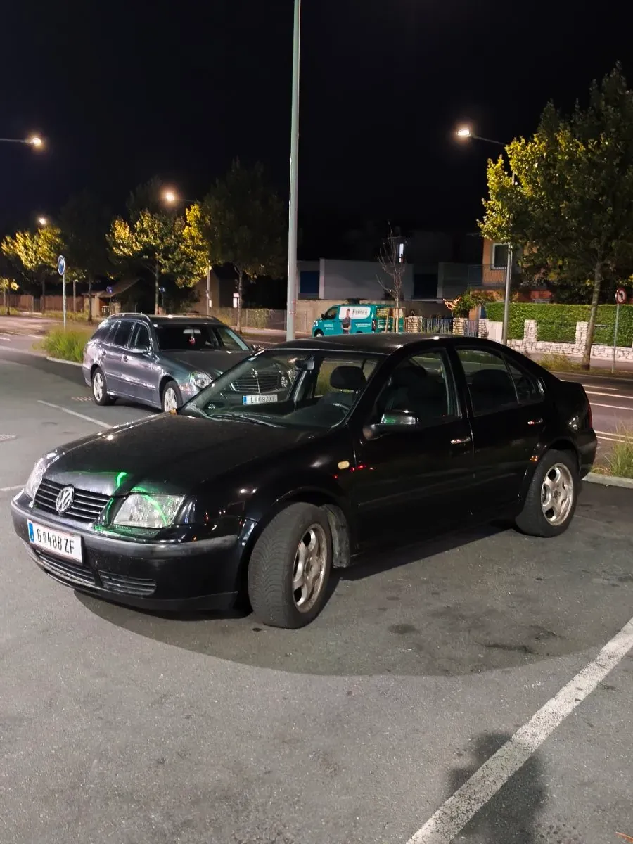 Volkswagen Bora 1999 photo 2