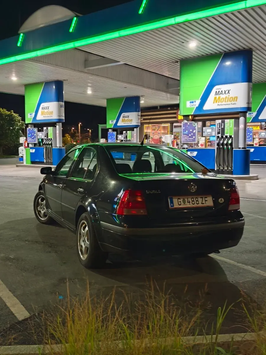 Volkswagen Bora 1999 photo 3