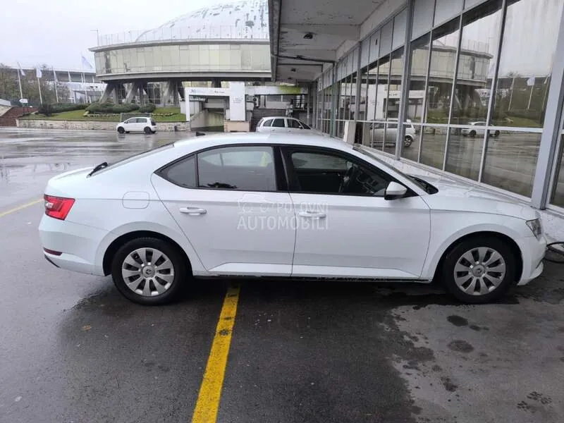 Skoda Superb 2016 photo 4