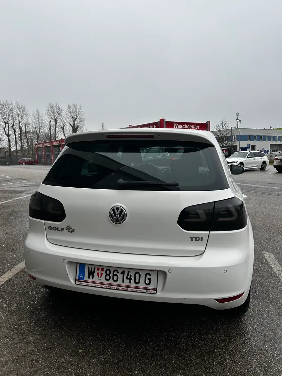 Volkswagen Golf 2011 photo 2