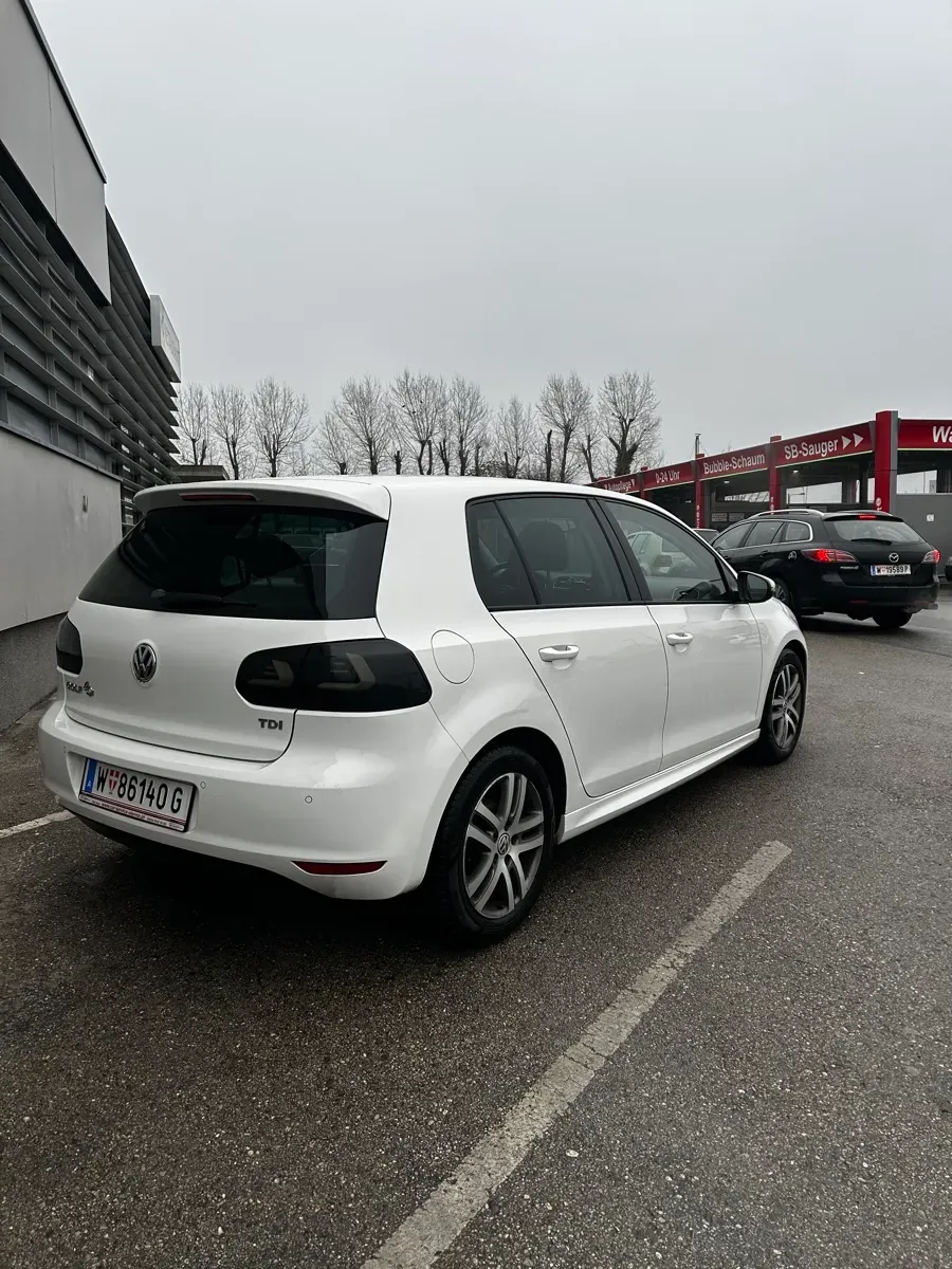 Volkswagen Golf 2011 photo 3
