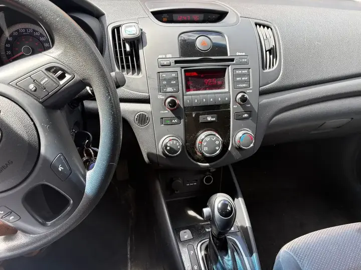 Kia Forte 2012 photo 4
