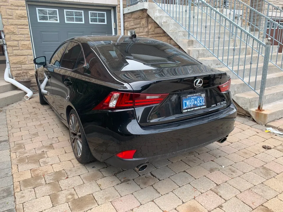 Lexus Is 300 2016 photo 2