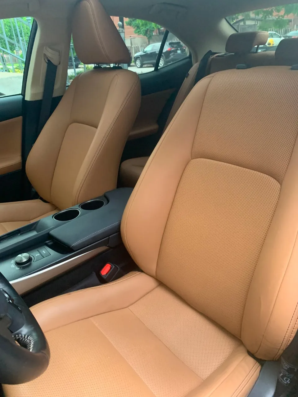 Lexus Is 300 2016 photo 4