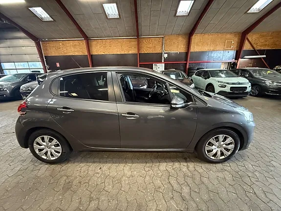 Peugeot 208 2019 photo 2