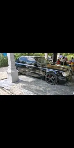 Mercedes-Benz 260E