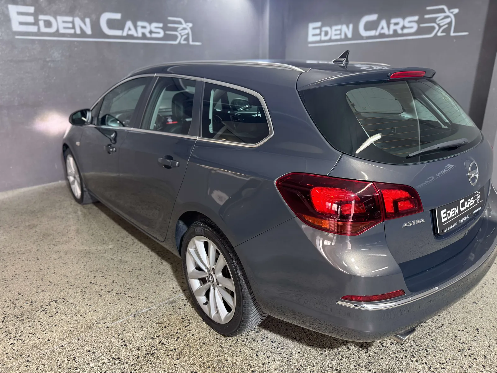 Opel Astra 2010 photo 4