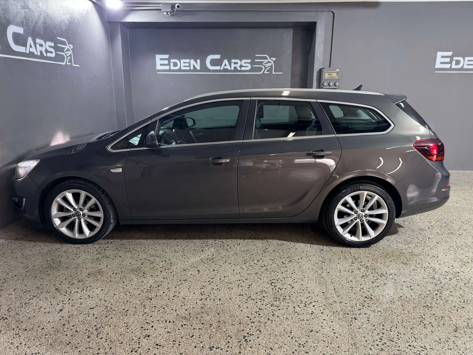 Opel Astra 2010 photo 3
