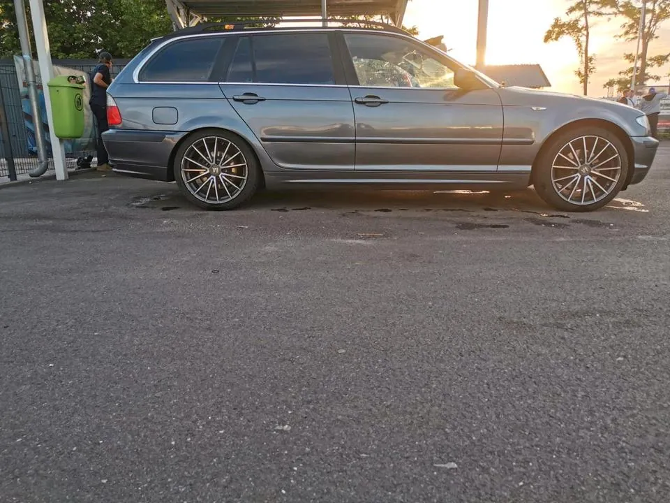 BMW 320I