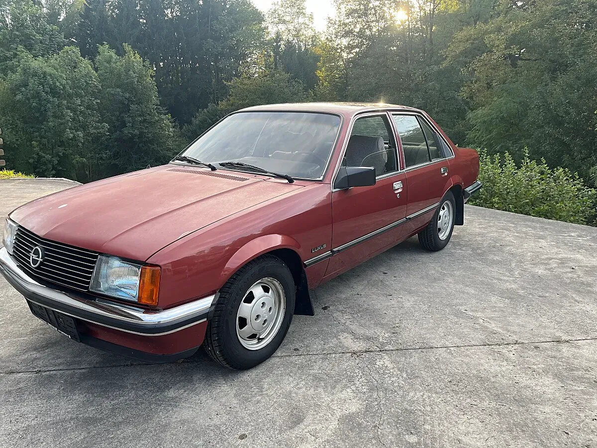 Opel Rekord 1982 photo 2