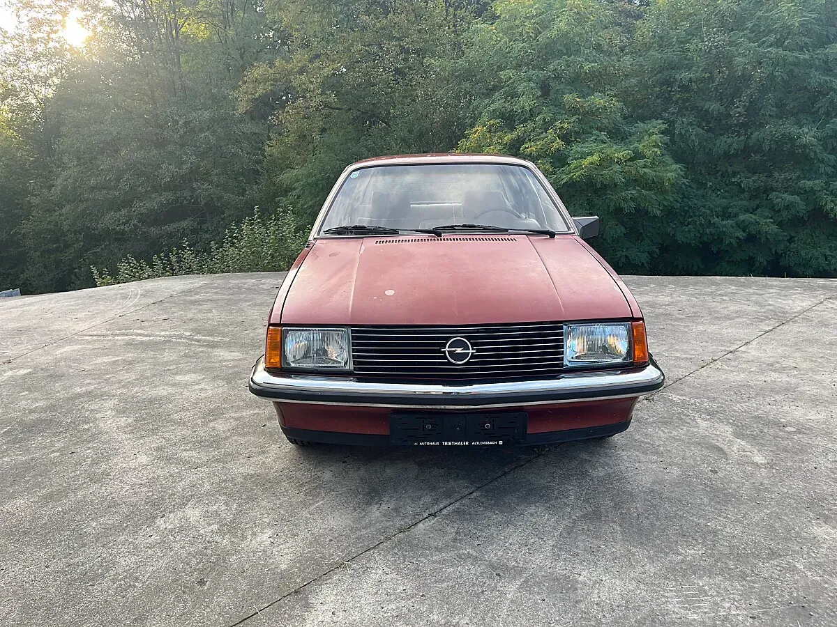 Opel Rekord 1982 photo 3