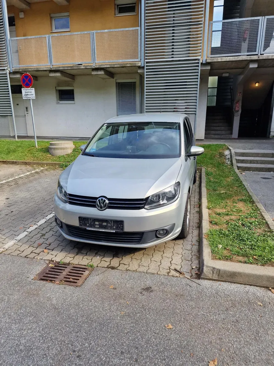 Volkswagen Touran 2013 photo 2