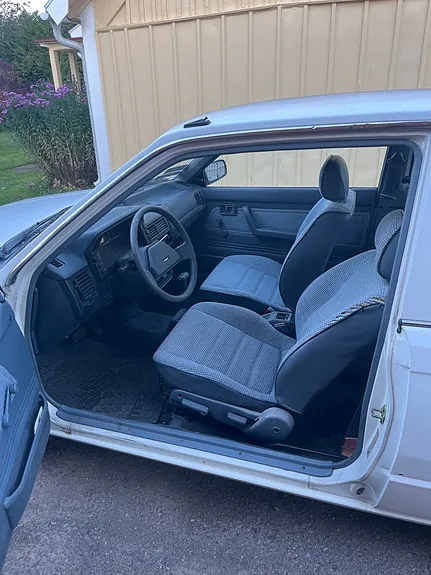 Mazda 323 1987 photo 2