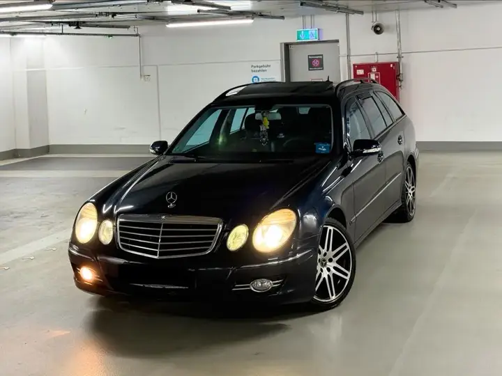 Mercedes-Benz W211